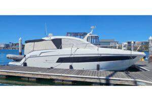 2017 Cruisers Yachts 390 Express Coupe for sale
