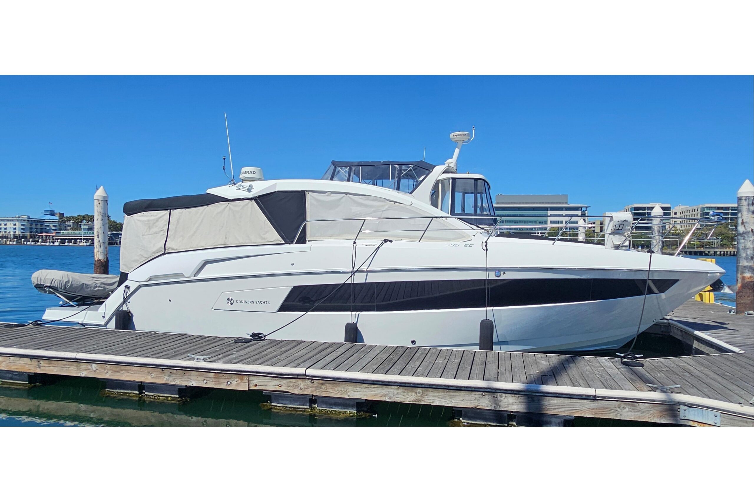 2017 Cruisers Yachts 390 Express Coupe for sale