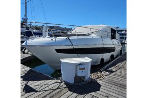2017 Cruisers Yachts 390 Express Coupe for sale - photo 3