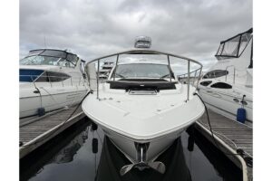 2017 Cruisers Yachts 390 Express Coupe for sale - photo 6
