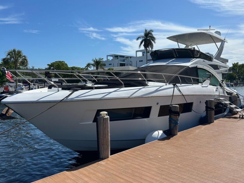2017 Cruisers Yachts 60 Fly