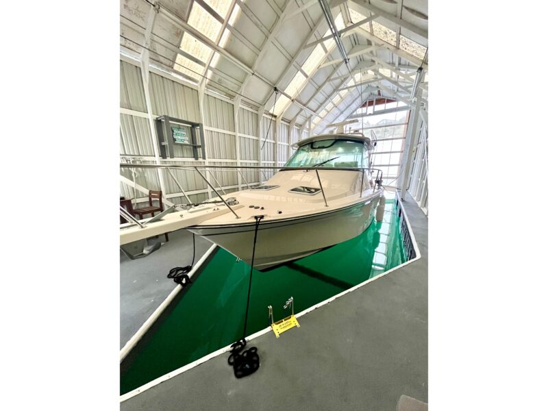2017 Grady-White Express 330