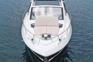 2018 Cruisers Yachts 390 Express Coupe for sale - photo 6