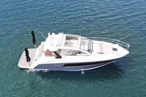 2018 Cruisers Yachts 390 Express Coupe for sale - photo 7
