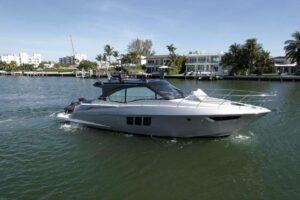 2018 Cruisers Yachts 45 Cantius for sale - photo 2