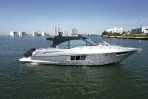 2018 Cruisers Yachts 45 Cantius for sale - photo 3