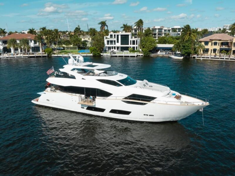 2018 Sunseeker 95 Yacht