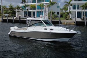 2019 Boston Whaler 315 Conquest for sale - photo 2