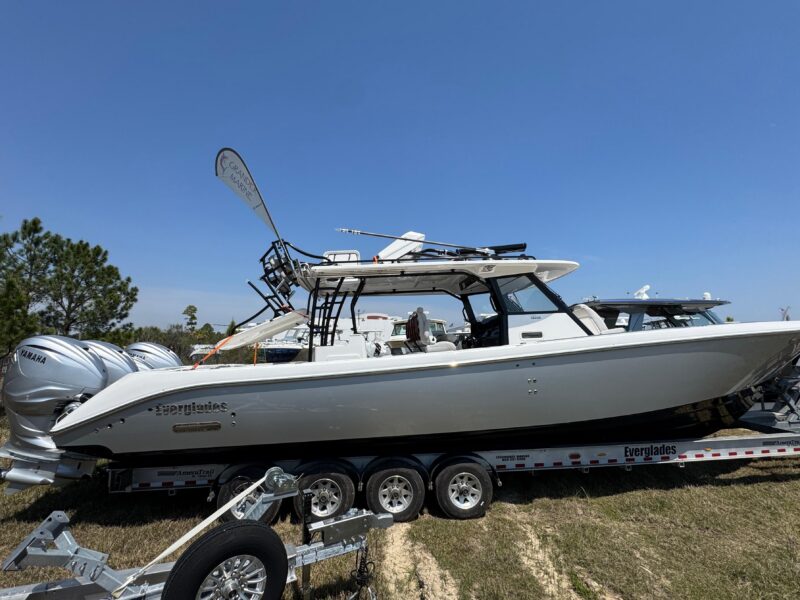 2019 Everglades 435 Center Console