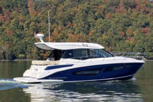 2019 Regal 42 Grande Coupe for sale - photo 2