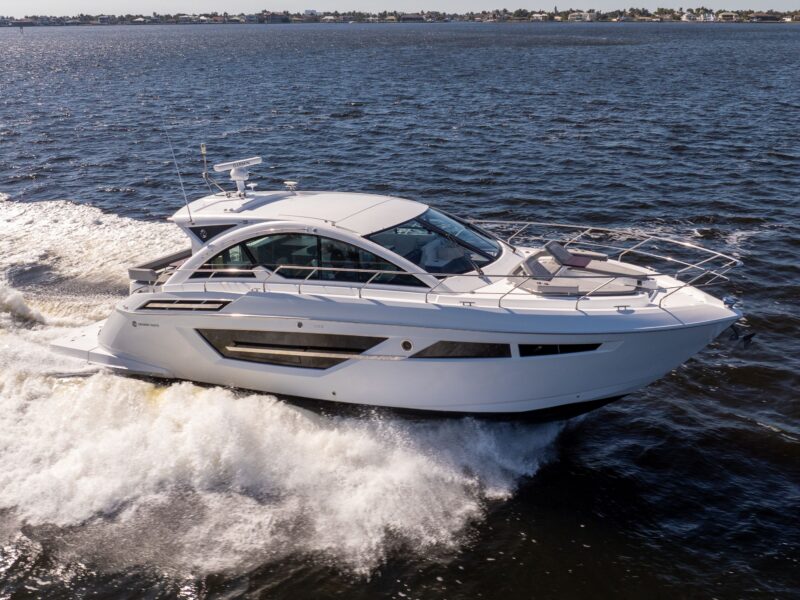 2020 Cruisers Yachts 50 Cantius