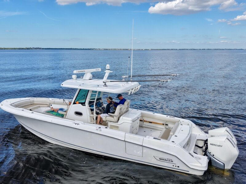 2021 Boston Whaler 330 Outrage