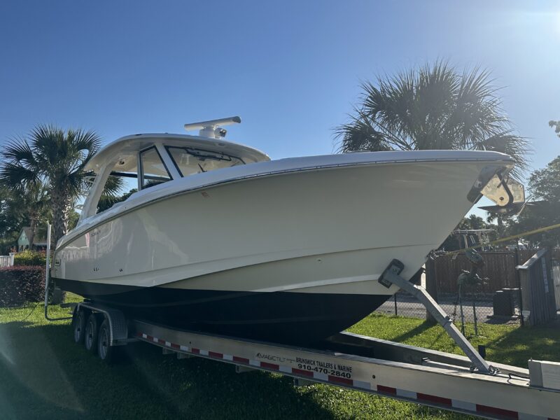 2021 Boston Whaler 350 Realm