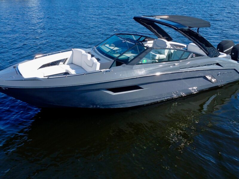 2021 Cruisers Yachts 338 Outboard