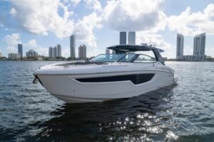 2021 Cruisers Yachts 38 GLS OB for sale