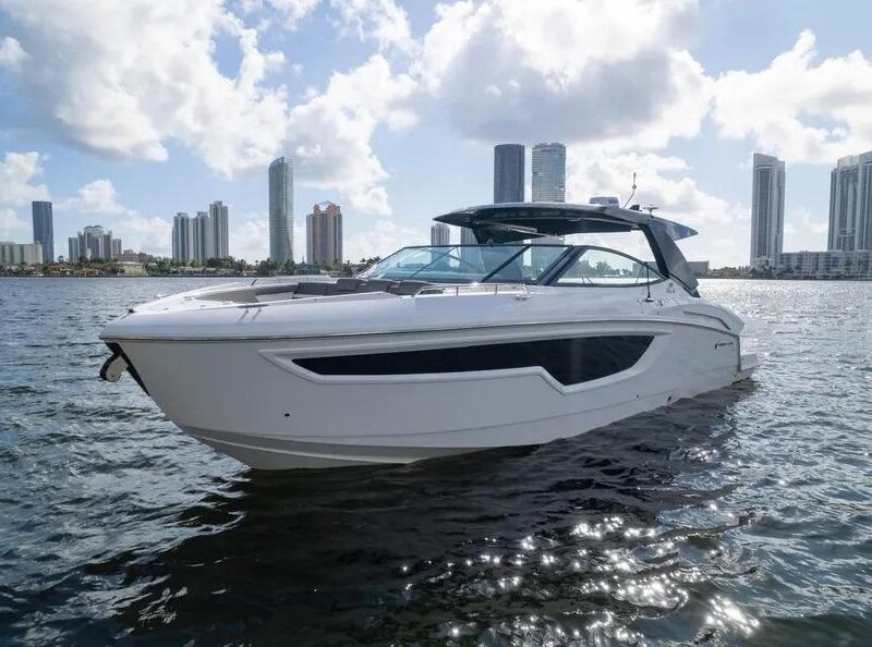 2021 Cruisers Yachts 38 GLS OB
