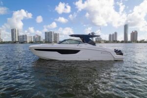 2021 Cruisers Yachts 38 GLS OB for sale - photo 4