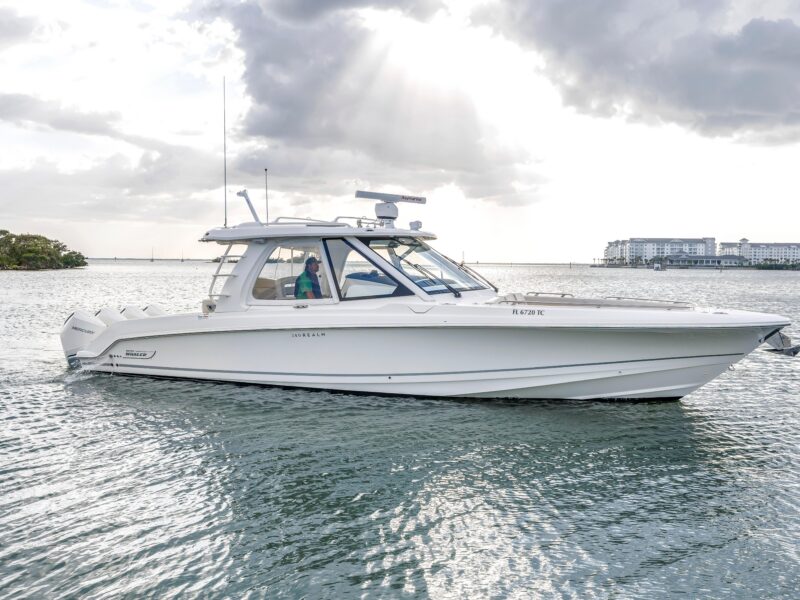 2022 Boston Whaler 380 Realm