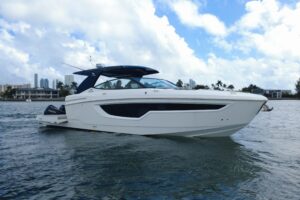 2022 Cruisers Yachts 38 GLS OB for sale