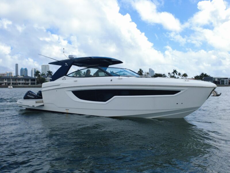 2022 Cruisers Yachts 38 GLS OB