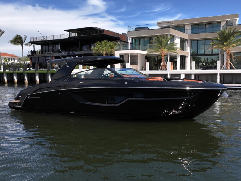 2022 Cruisers Yachts 38 GLS OB
