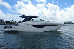 2022 Cruisers Yachts 38 GLS OB for sale - photo 2