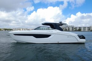 2022 Cruisers Yachts 38 GLS OB for sale - photo 7