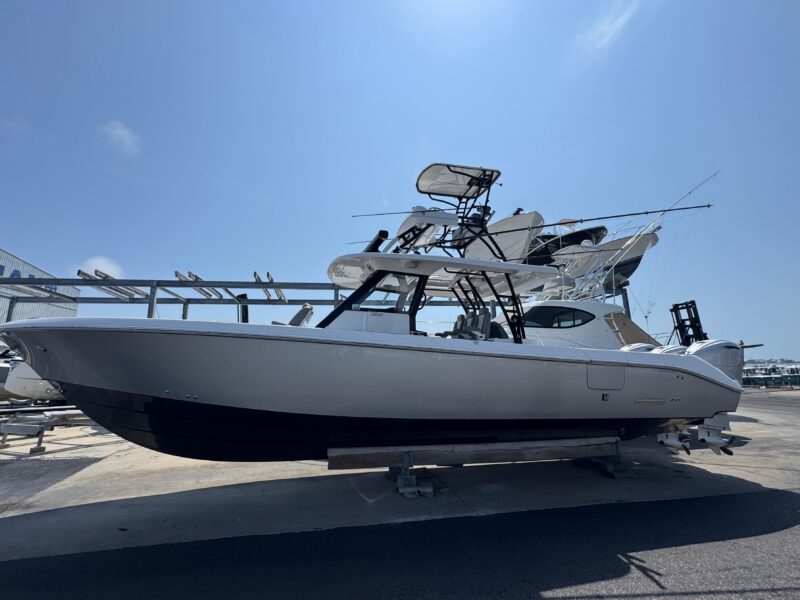 2022 Everglades 395 Center Console