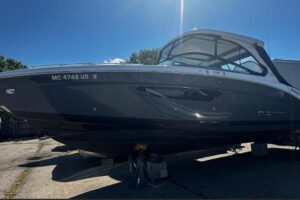 2022 Regal 3300 Bowrider for sale - photo 3