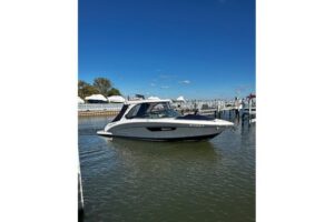 2022 Regal 3300 Bowrider for sale - photo 5
