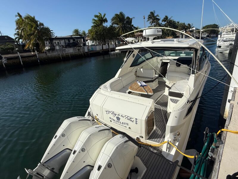 2022 Sea Ray Sundancer 320 Outboard