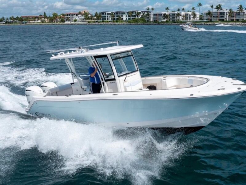 2023 Robalo R302 Center Console