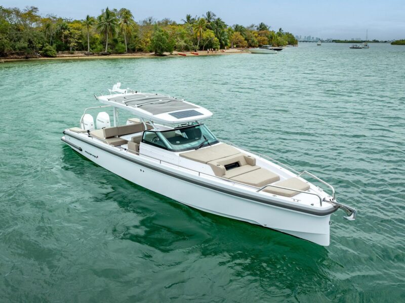 2024 Axopar 37 Sun-Top