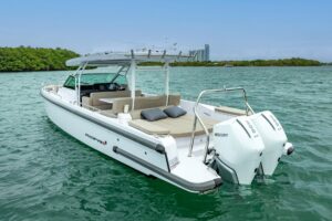 2024 Axopar 37 Sun-Top for sale - photo 4