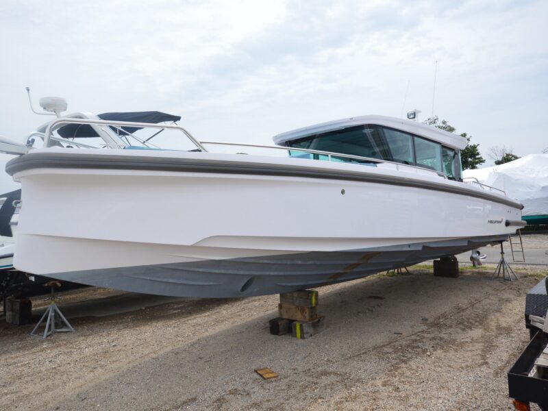 2024 Axopar 37 XC Cross Cabin