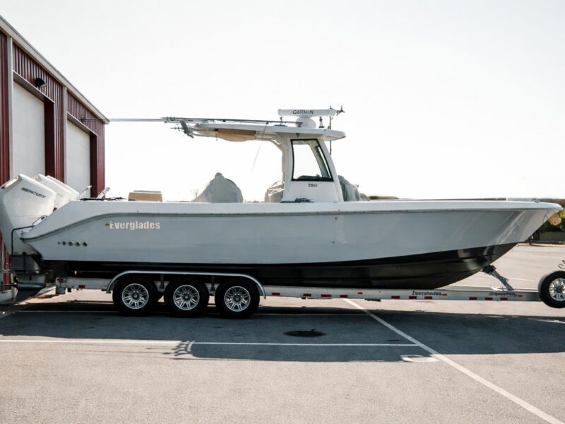 2024 Everglades 315 Center Console