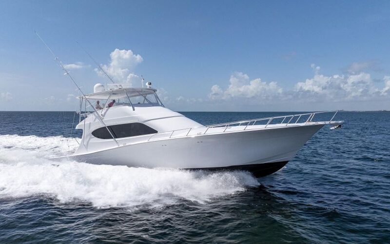 2024 Hatteras GT70
