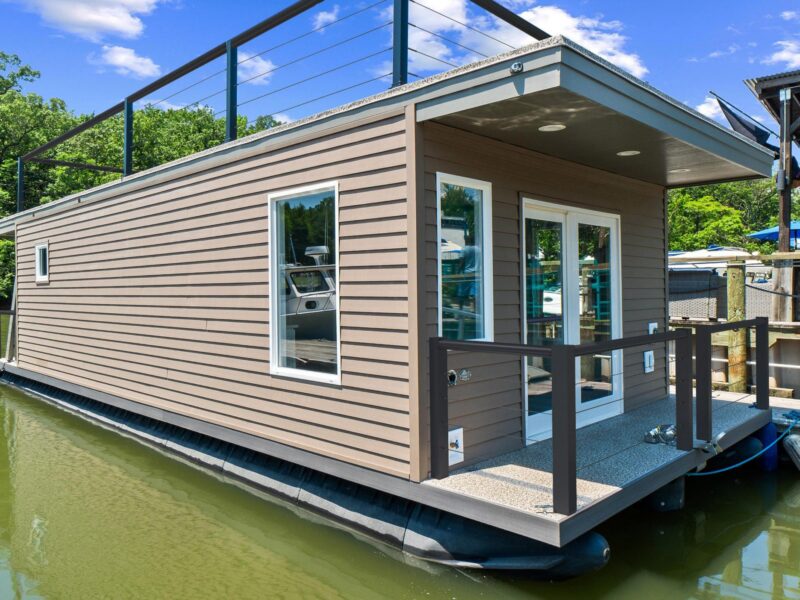 2025 Custom Hank’s 40 Houseboat