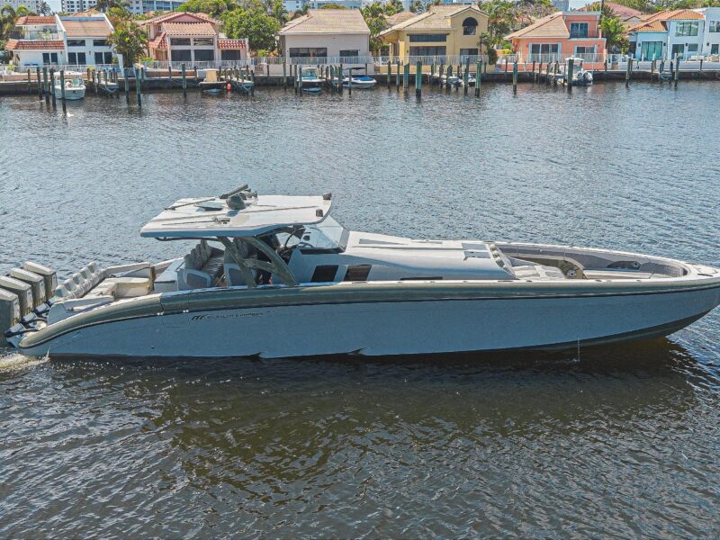 2025 Midnight Express 52 Vitesse