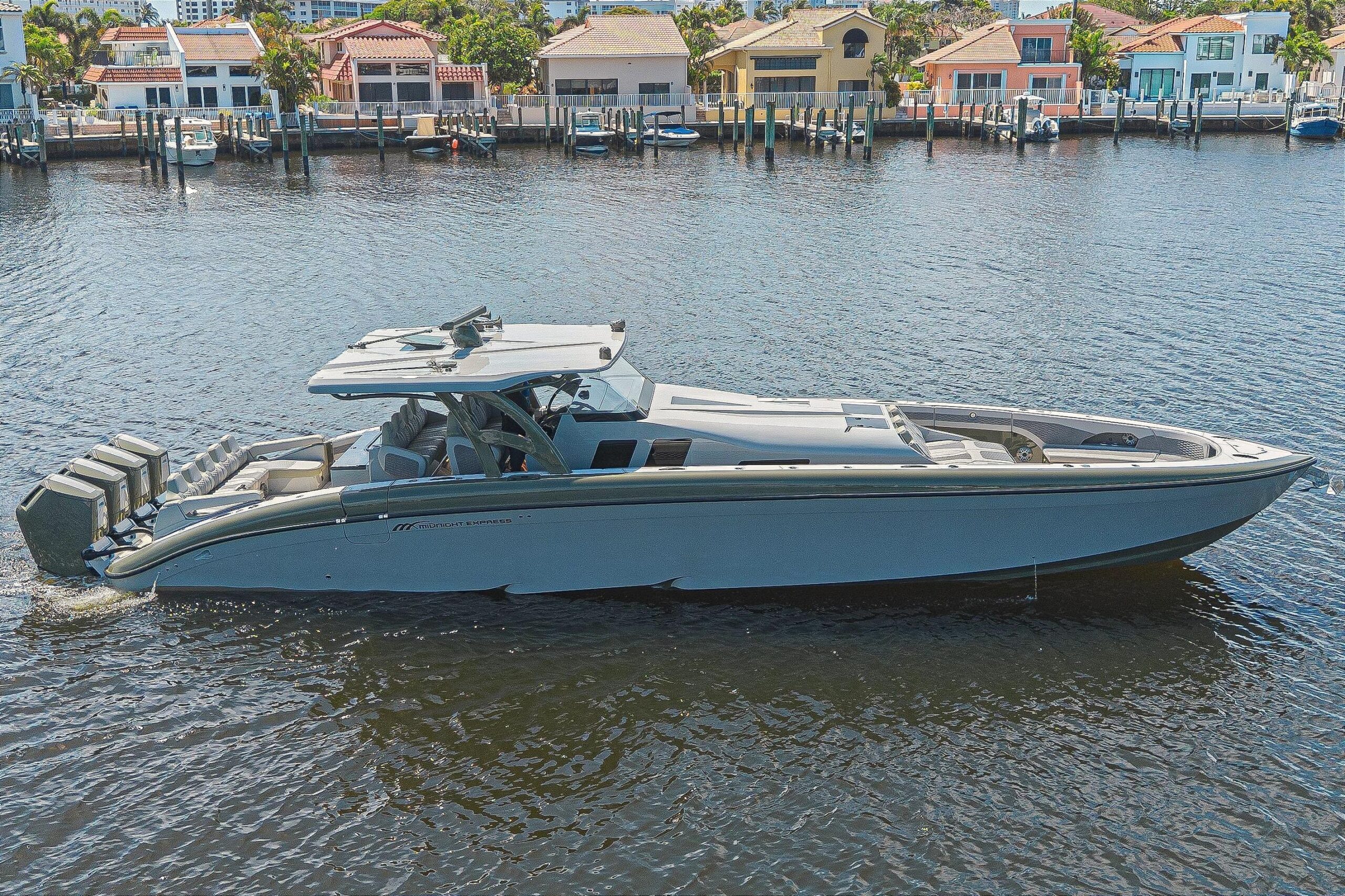 2025 Midnight Express 52 Vitesse for sale