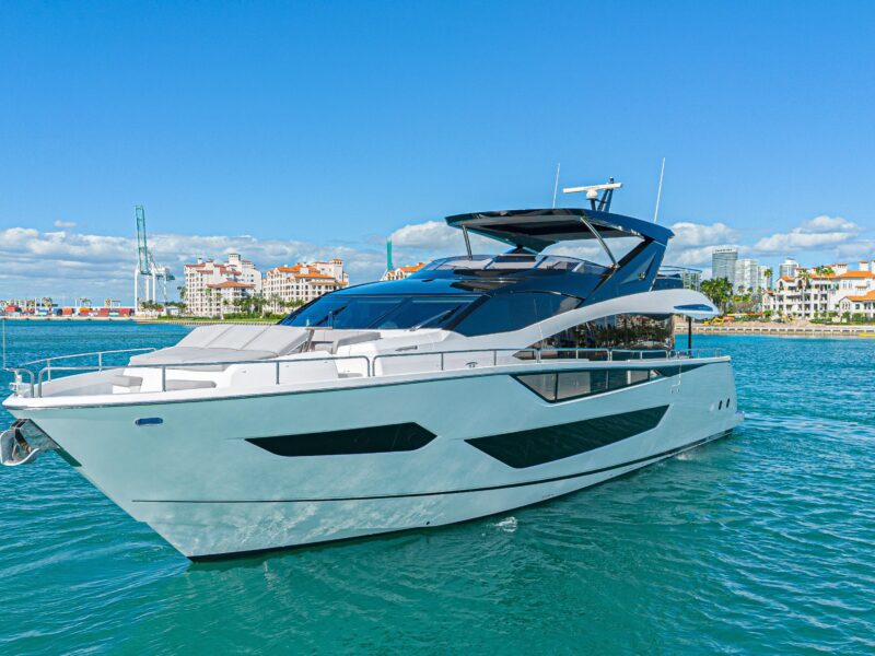 2025 Sunseeker 88 Yacht