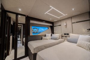 2025 Sunseeker 88 Yacht for sale - photo 4