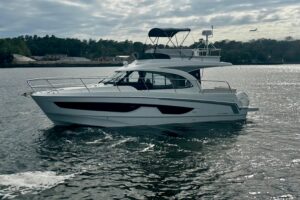 2026 Beneteau Antares 11 Fly for sale - photo 4