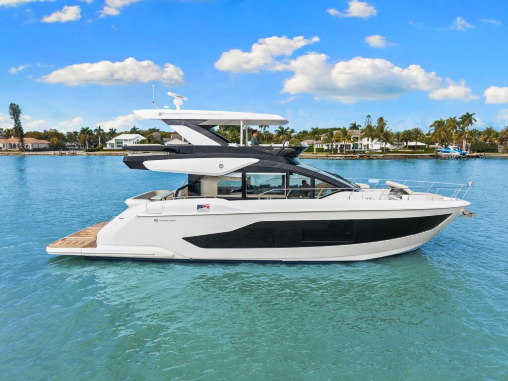 2026 Cruisers Yachts 57 Fly