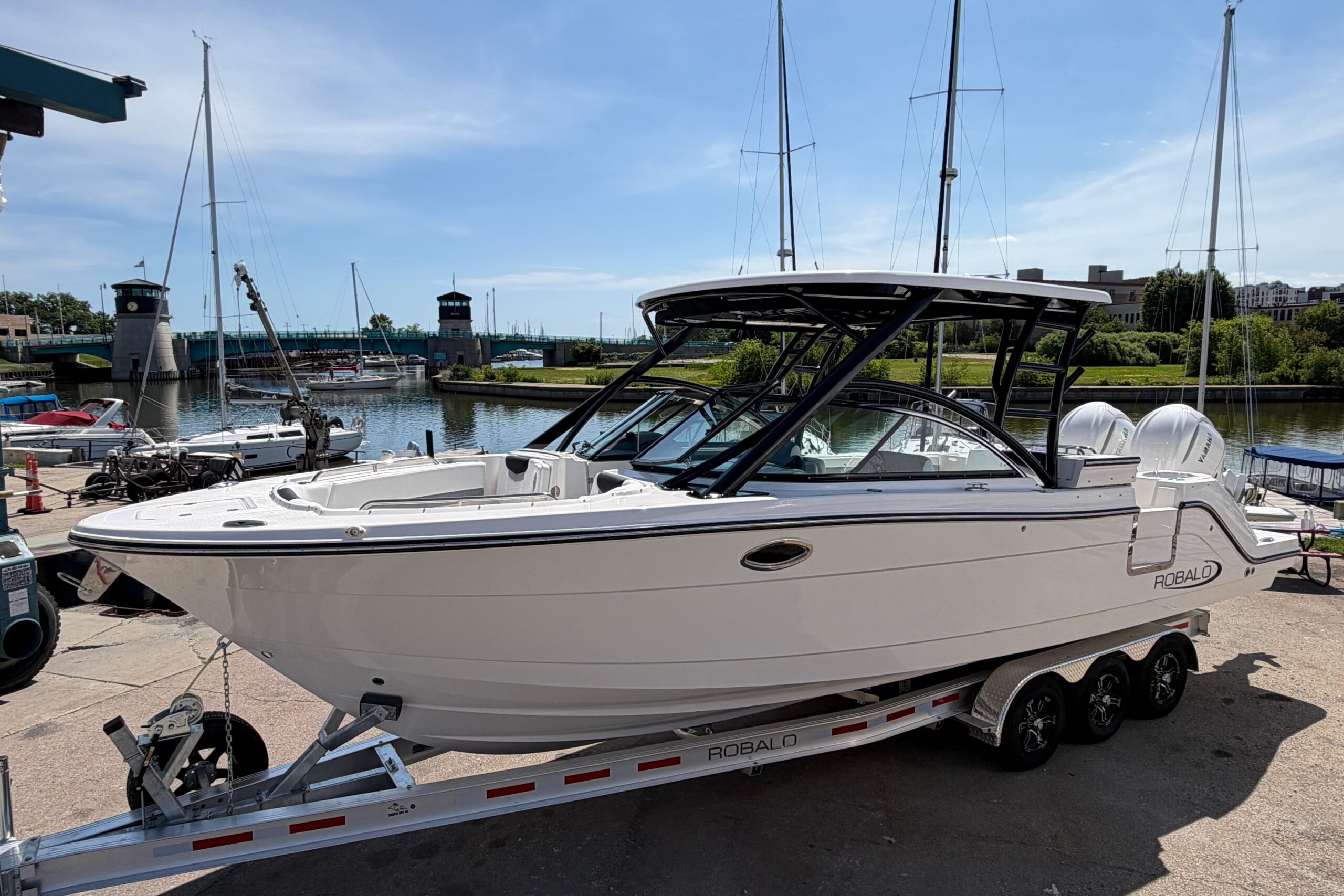 2026 Robalo R317 Dual Console for sale