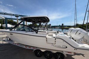 2026 Robalo R317 Dual Console for sale - photo 2