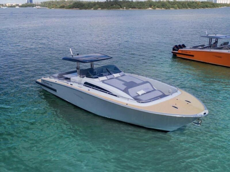2027 Canados Gladiator 431 Walk-around