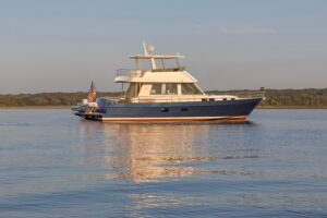 2027 Hunt Yachts 56 Flybridge for sale - photo 7