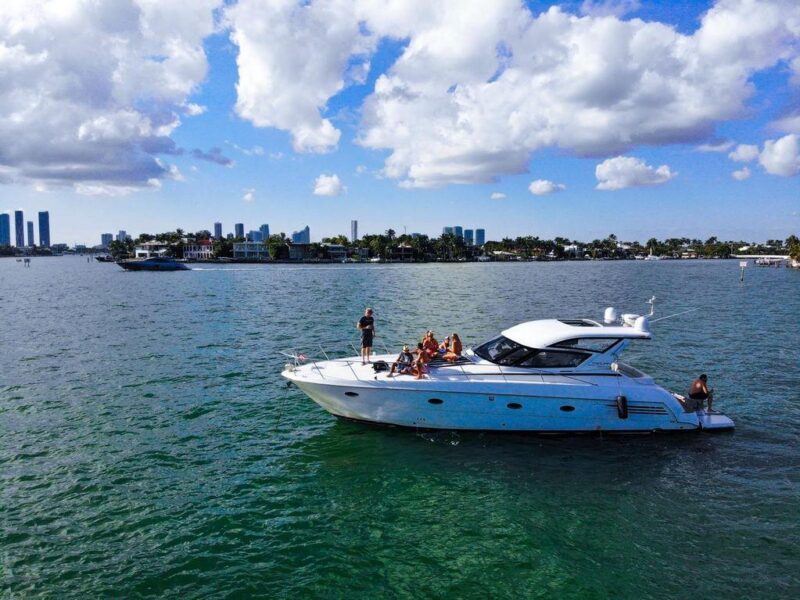 2000 Carver 404 Cockpit Motor Yacht