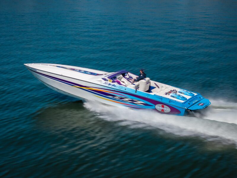 2000 Cigarette 38′ Top Gun
